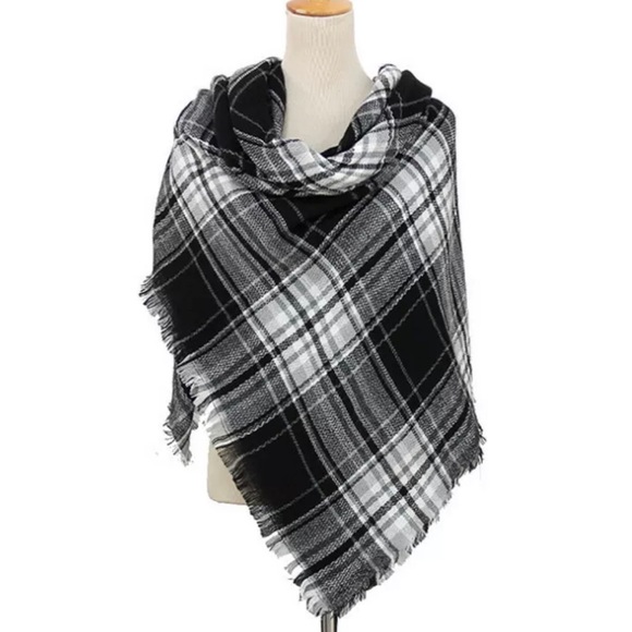 BLACK & WHITE PLAID OVERSIZED BLANKET SCARF!! BNWOT/NEVER USED!! - Picture 1 of 3